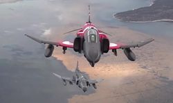 F4-E Phantom savaş uçağı 50. yıla özel havalandı