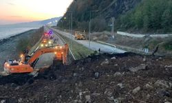 Artvin'deki heyelanda yol çift yönlü ulaşıma kapandı!