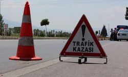 Sakarya'da tır devrildi: Otoyolda uzun süre trafik kilitlendi