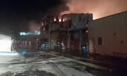 İstanbul Çekmeköy’de sünger fabrikası yandı
