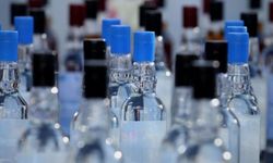 Antalya’da 4 bin 663 litre sahte ve kaçak alkol ele geçirildi