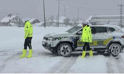 Bolu geçişinde ağır tonajlı ve kış lastiksiz araçlara kar engeli