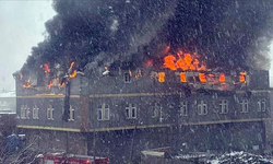 Tuzla’da fabrika alevlere teslim oldu