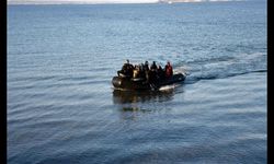 İzmir açıklarında göçmen botu battı: 3 ölü, 4 kayıp