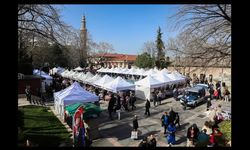 Bursa'da ‘Meydan Kadınların’ dayanışma pazarı yoğun ilgi gördü