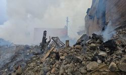 Bolu'da korkutan yangın: 5 ev ve 8 samanlık küle döndü