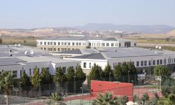 İzmir’de KYK Yurdunda Hareketli Dakikalar: Şüpheli Şahıs Yakalandı, Yurt Müdürü Görevden Alındı