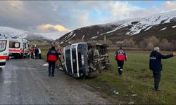 Bitlis’te yolcu minibüsü devrildi: 11 kişi yaralandı