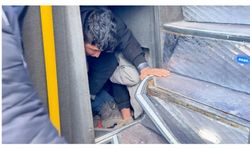 Boş yolcu otobüsünün bagajına gizlenen 53 göçmen yakalandı