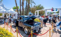 İzmir Klasik Otomobil Sergisi yoğun ilgi gördü!