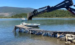 Muğla Milas'ta kaçak iskeleler yıkılıyor