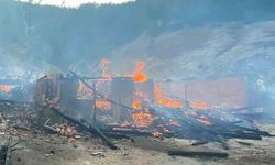 Kastamonu’da ahşap evde başlayan yangın 7 eve sıçradı