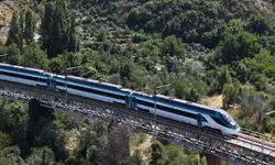 Milli elektrikli hızlı tren 250 kilometre hıza ulaştı