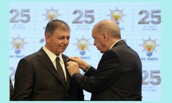 Cemil Tugay AK Parti’ye Katıldı: İzmir’de 27 Yıllık Dönem Sona Erdi