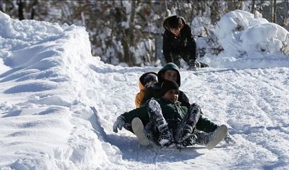 Yoğun kar yağışı nedeniyle 8 ilde okullar tatil