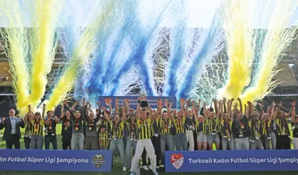 Fenerbahçe Şampiyonluk Kupasını Aldı