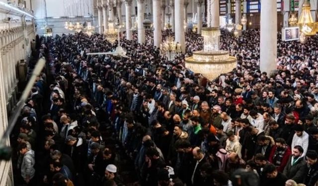 Tarihi Emevi Camii'nde ilk cuma namazı