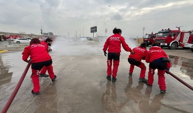 Kocaeli Büyükşehir  İtfaiyesi’nden AKUT’a eğitim