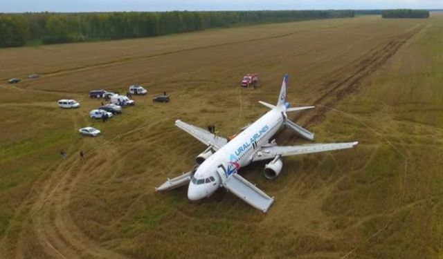 Rus uçağı, Mısır'a acil iniş yaptı