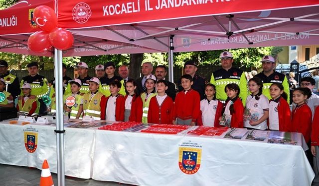 Vali Aktaş, Ulugazi İlkokulu Öğrencileriyle Gerçekleştirilen Trafik Haftası Etkinliklerine Katıldı