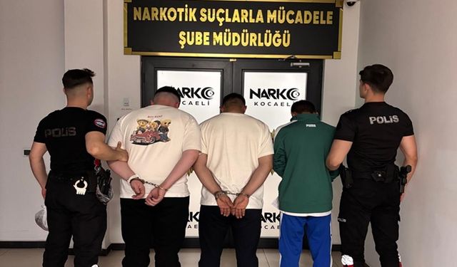 Yunus ekiplerinin durdurduğu araçtan silah ve uyuşturucu çıktı!