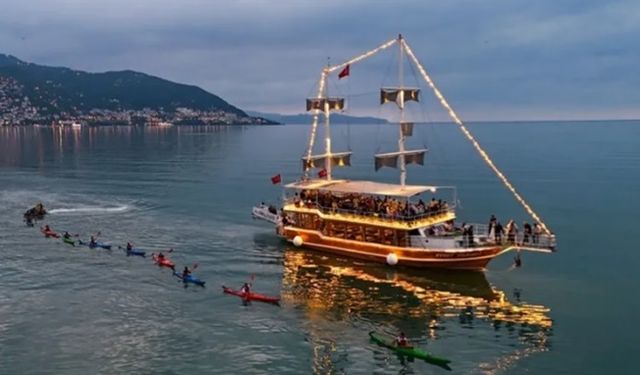 Karadeniz kanolarla renklendi