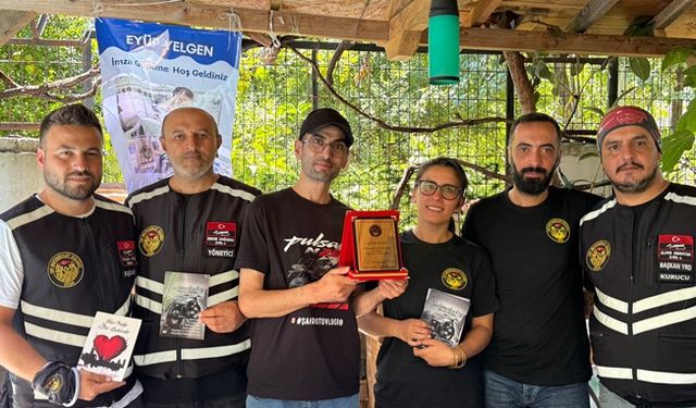 Muhteşem Bir İmza Günü: Eyüp Yelgen’e Yoğun İlgi ve 7. Ödül Gururu