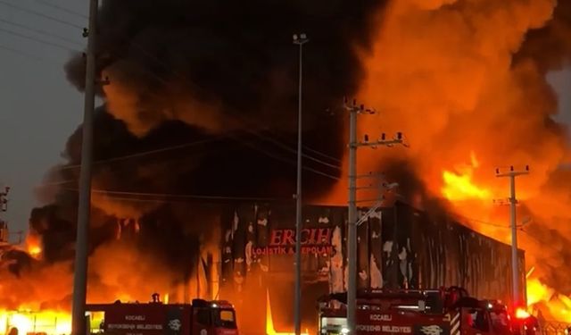 Kocaeli’de lojistik deposunda yangın!