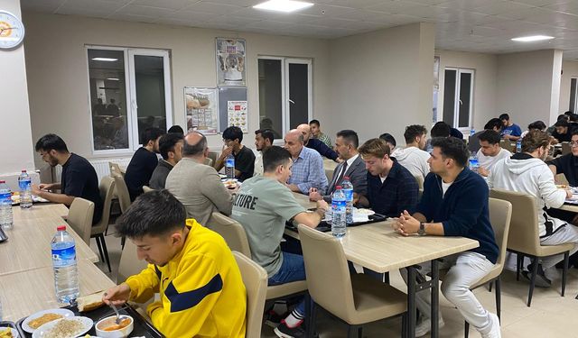 Vali İlhami Aktaş’tan Gazi Süleyman Paşa Erkek Öğrenci Yurduna Akşam Ziyareti