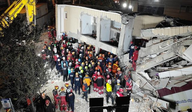 Anne ve babanın cansız bedeni 19 saat sonra çıkarıldı!