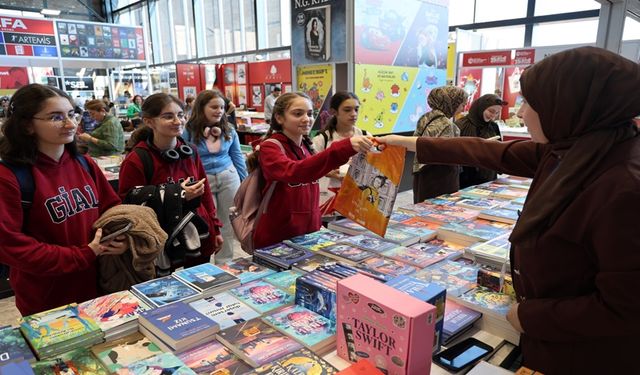 Kitaplarla dolu bir gün öğrencileri mutlu etti