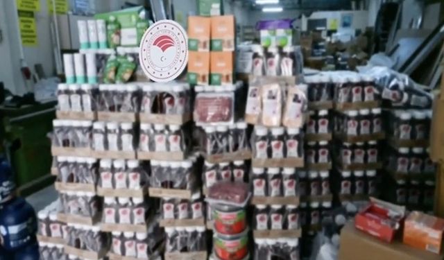 İzmir’de Tarihi Geçmiş 30 Ton Gıda Ele Geçirildi!