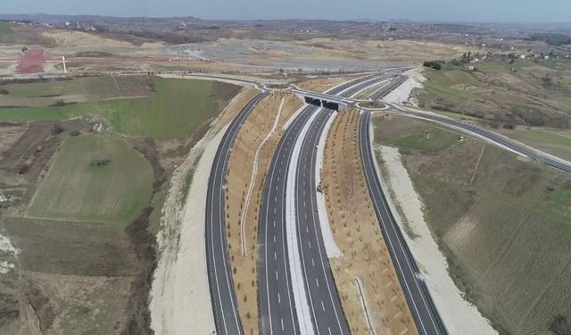 İzmit–Kandıra bağlantı yolu heyelan nedeniyle trafiğe kapandı