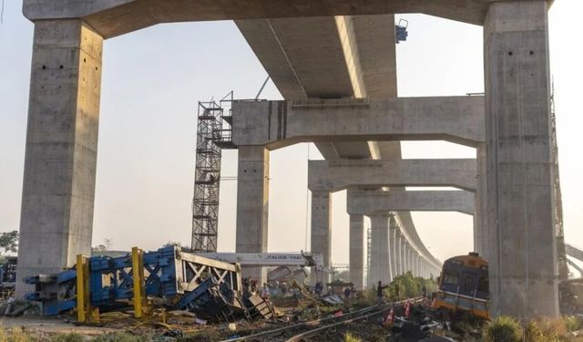 Yolcu treninin üzerine vinç devrildi: 32 ölü, 64 yaralı