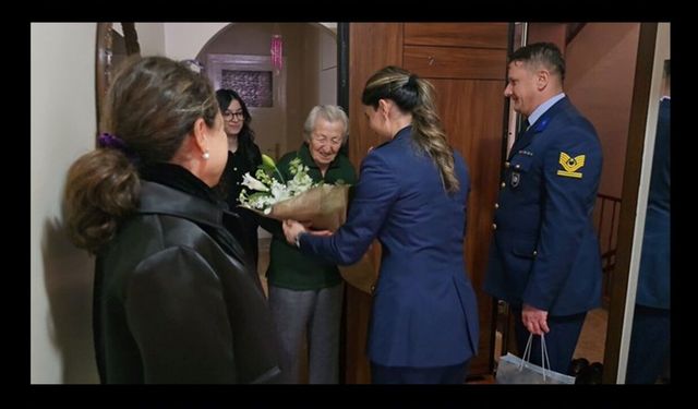 Hatice Teyze’den Mehmetçik’e 195 El Emeği Boyunluk