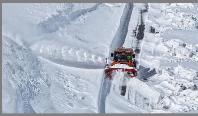 Bahar Van'a gelemedi! Karla mücadele sürüyor