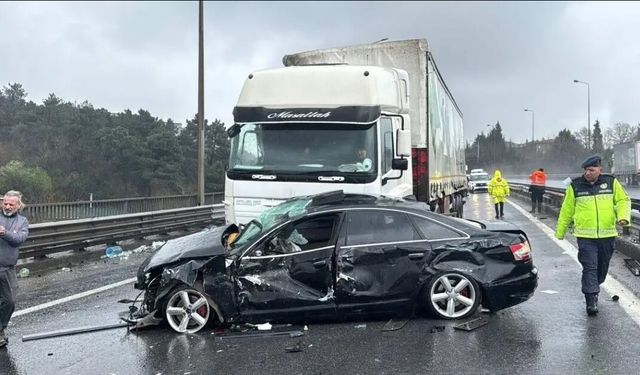 Anadolu Otoyolu’nda zincirleme kaza: İstanbul yolu kapandı