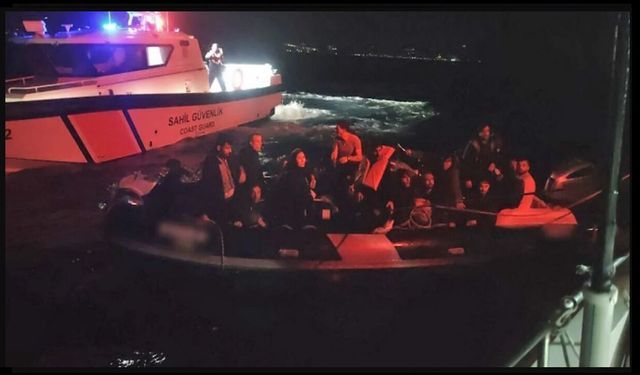 İzmir açıklarında 2’si çocuk 24 düzensiz göçmen yakalandı