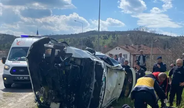 Bilecik Pazaryeri'nde korkutan kaza: 2 yaralı