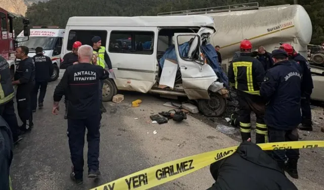Burdur’da feci kaza: İşçi servisi ile tır çarpıştı, 7 ölü