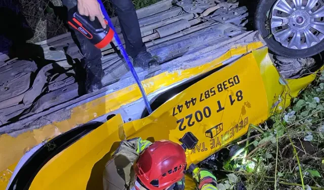 Düzce’de otomobil 50 metrelik uçuruma yuvarlandı!
