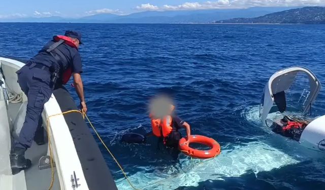 Rize açıklarında denize acil iniş yapan uçaktaki 2 kişi kurtarıldı
