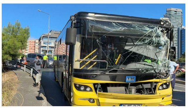 Beşiktaş’ta Özel Halk Otobüsü İş Makinesine Çarptı: 5 Yaralı