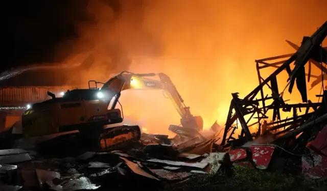 Düzce’de kapı ve mutfak üretim fabrikasında yangın