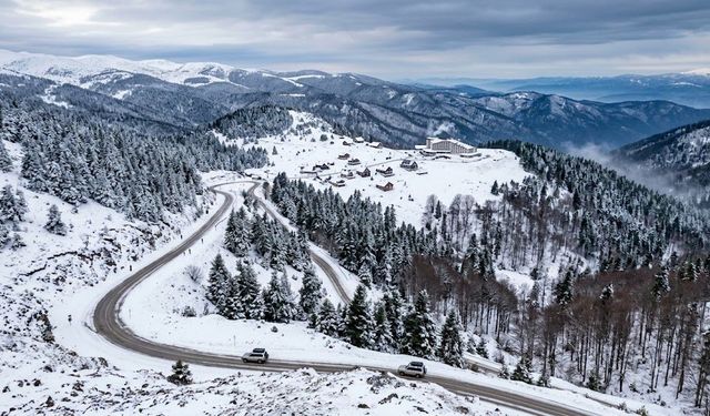 Bolu’da Kartpostal Gibi Görüntüler: Kartalkaya ve Yedigöller Beyaza Büründü!