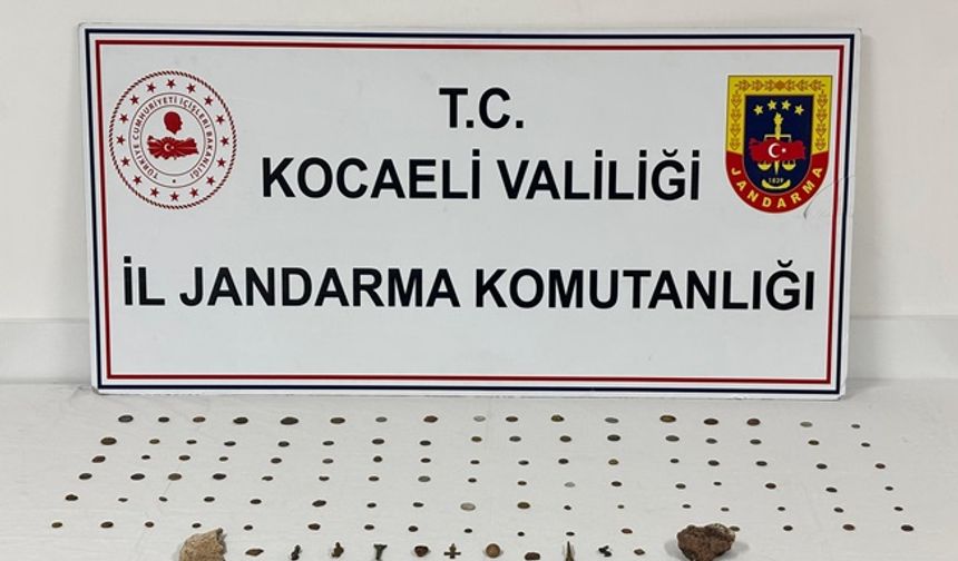 Kocaeli'de durdurulan araçta tarihi eserler çıktı