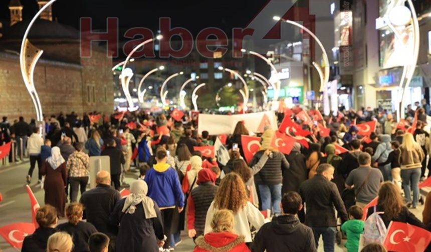 Gebze'de Cumhuriyet Bayramı Coşkusu Fener Alayı İle Dolu Dolu Yaşandı