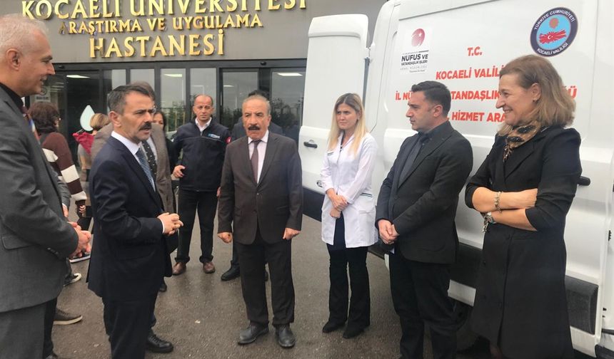 Vali Aktaş, İl Nüfus ve Vatandaşlık Müdürlüğü Mobil Hizmet Aracını Ziyaret Ederek Bilgi Aldı