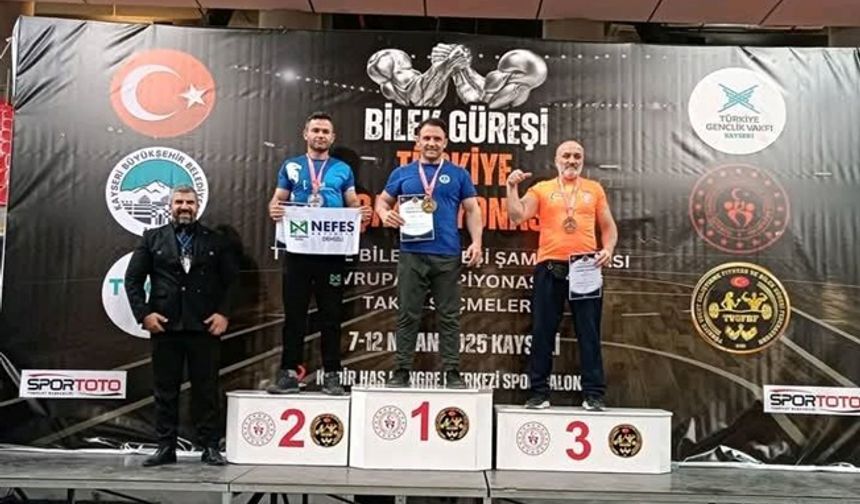 Bayram Ali Ünsür, Türkiye Bilek Güreşi Şampiyonası’nda birinci oldu