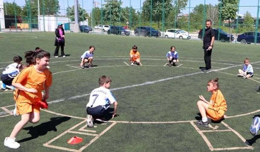Sakarya'da 'Geleneksel Çocuk Oyunları Şenliği' başladı